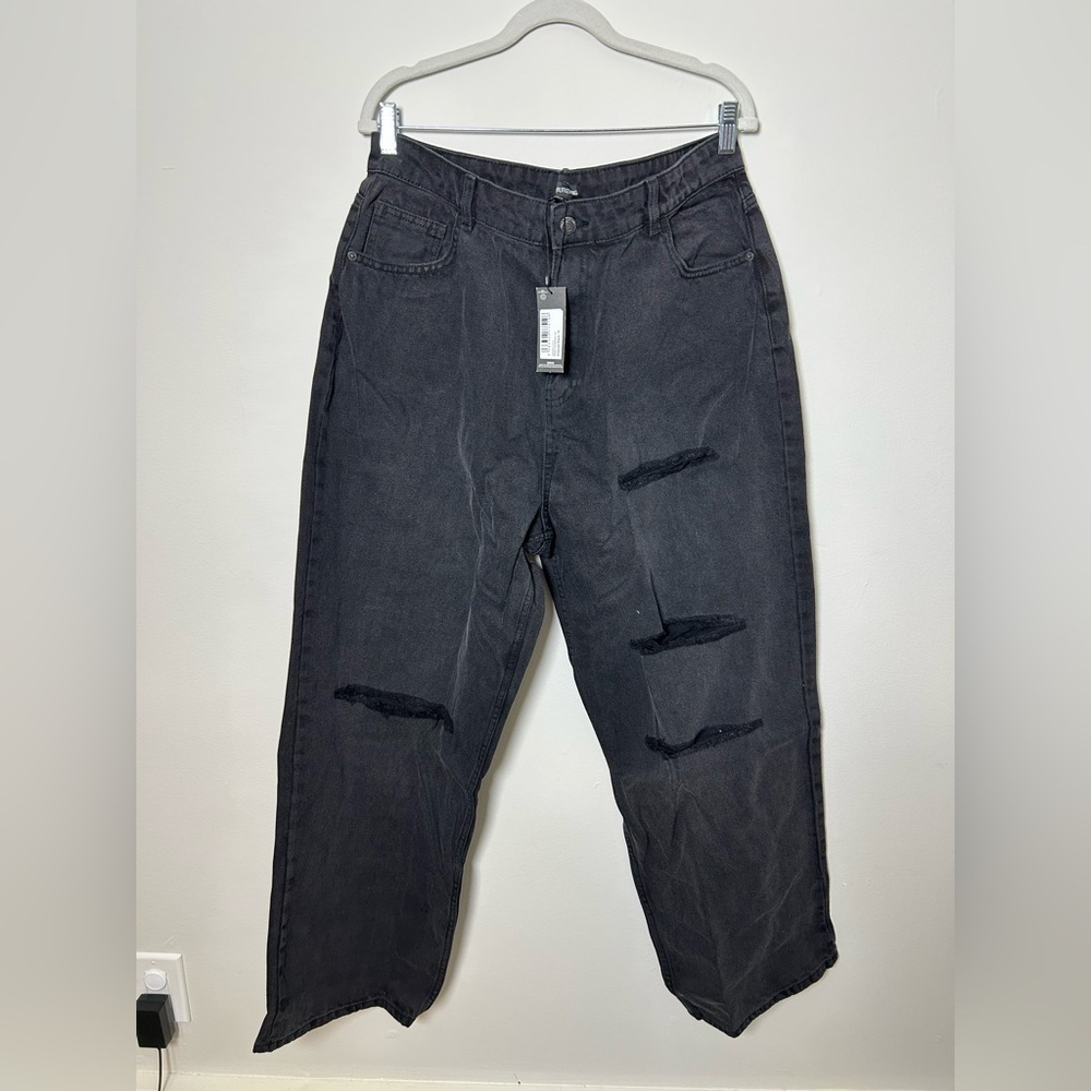 PrettyLittleThing Black Distressed Boyfriend Jeans
